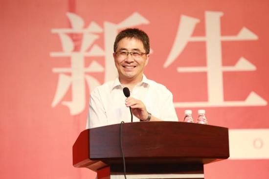 华东理工大学商学院院长阎海峰教授致辞