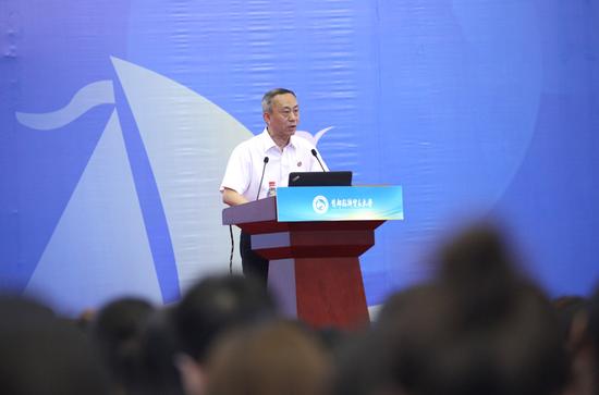 首经贸校党委书记冯培致辞新生:积极践行