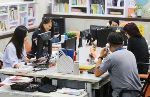 内科学年鉴研究显示,久坐不动的现代生活与工作方式容易导致早死。台湾《联合报》资料照/记者曾学仁摄影