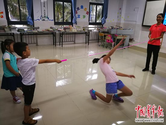中国最南端小学台风前的课堂 学生:这里很安全