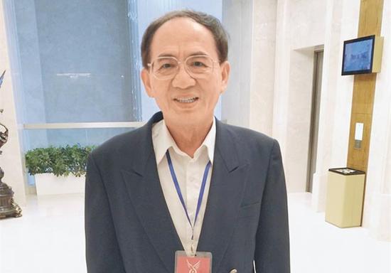 台湾文学馆前馆长、著名诗人雨弦对于台湾语文教科书文言文比例被调降感到遗憾。（图片来源：台湾《中时电子报》）