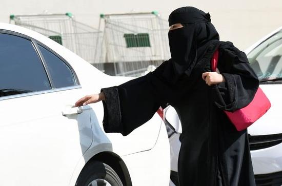 沙特曾是世界上唯一禁止女性开车的国家，如今禁令终获取消。（资料图片）