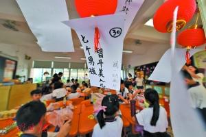 玫瑰小学中秋节庆活动上的灯谜。广州日报全媒体记者龙成通摄