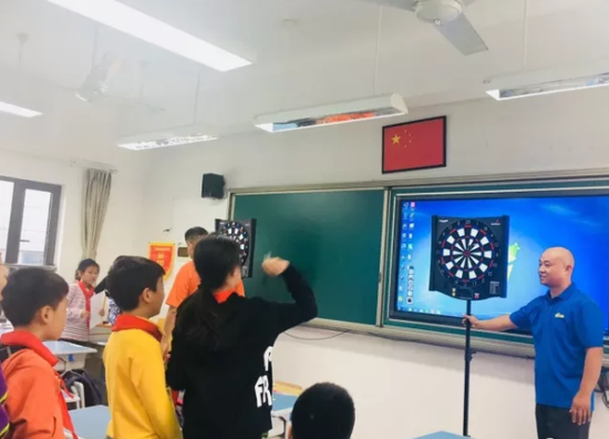 新颖体育项目飞镖运动进入上海百年名校|飞镖