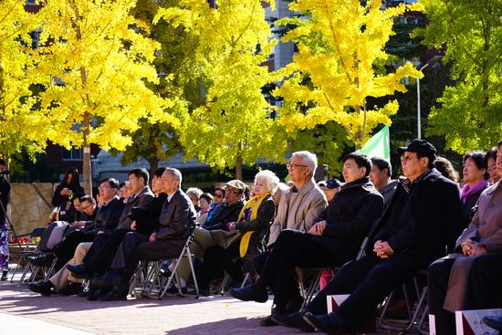 首都经济贸易大学校友值年返校日(何军/摄影)