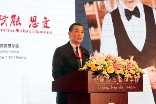 北京励骏酒店总经理、全国旅游星级饭店评定委员会专家委员会主任委员徐锦祉发表主题演讲