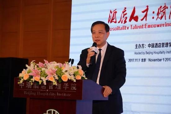 中国旅游协会副会长、秘书长,中国旅游饭店业协会会长张润钢发表主题演讲