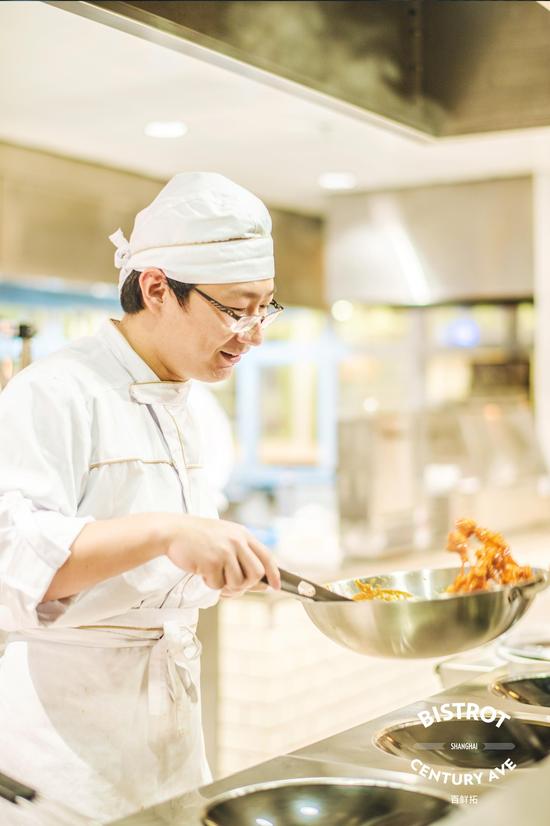 全球知名品牌百鲜拓，带着其意大利传统烹饪技巧及深植本土的食材理念正式进驻上海繁华商业区