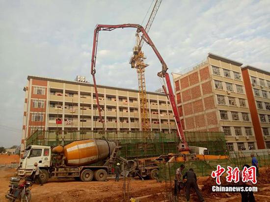 广西高中宿舍被曝用 黑混凝土 当地清理整顿|高