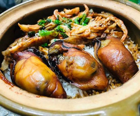 这家冰室有全香港九龙最好吃的煲仔饭底