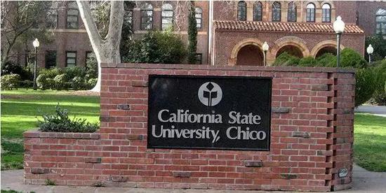 　美国加利福尼亚州立大学California State University（以下简称美国加州州立大学）， 最早创立于1852年，是美国加州政府创办的综合性公立大学，拥有学士、硕士、博士教学体系及其学位授予权。美国加州州立大学、加利福尼亚大学系统和加州社区大学系统是组成加州公立高等教育体系的三个大学系统，该教育体系为美国所有高校中规模最大、最多元化的高等教育机构，拥有40余万在校生、“世界第一大学”加州60%的教师人力和40%的工程人才；加州每年一半的大学毕业生及三分之一的硕士毕业生，出自加州州大系统。