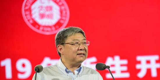 深圳大学校长李清泉寄语新生,要锲而不舍地书写“诗和远方”