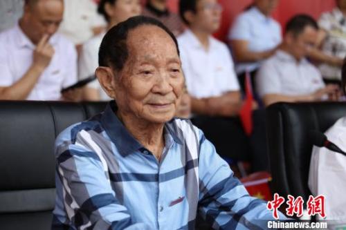 9月16日,袁隆平参加湖南农业大学2019级本科新生开学典礼。 何纲跃 摄