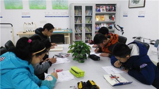 武汉小学低年级不得布置书面寒假作业为学生减