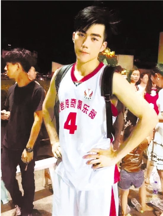 初中200斤3个月减60斤 现在号称翻版彭于晏