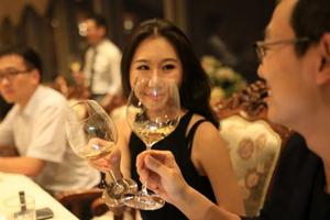 留学热催生咨询热 半数留学顾问是海归