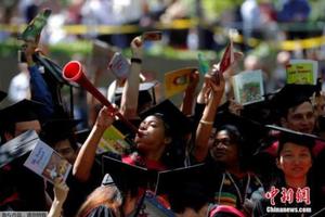 资料图片：当地时间2018年5月24日，美国马萨诸塞州，哈佛大学举行毕业典礼。