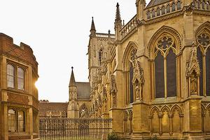 海外办学不赚钱 英国高校为什么还要迎难而上？