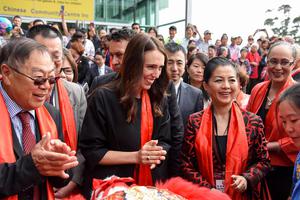 银行账户大量被封 西班牙华人团体将发起抗议游行