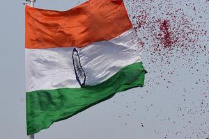 印控克什米尔一所学校发生爆炸致17人受伤