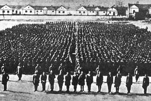 美华裔议员促为1.2万投身铁路建设华工设纪念邮票