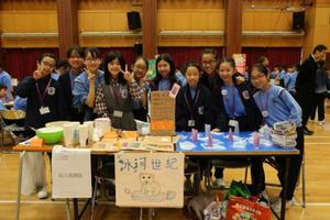 香港小学生义卖学赚钱理财之道 获利800港元全捐