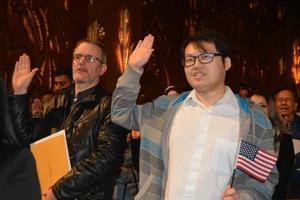 旧金山举行公民入籍仪式 华裔分享移民面临的挑战