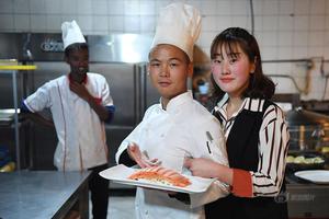 马德里华人经商环境恶化 中使馆与侨界代表约见警方