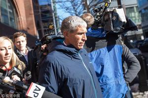 贿赂名校恐难逃牢狱之灾 美“绝望主妇”陷入绝望