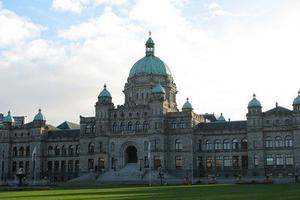 加拿大国际留学生学费上涨 中国学生直呼读不起