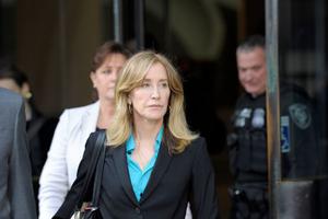 美招生丑闻案十多名家长认罪 好莱坞明星法庭致歉