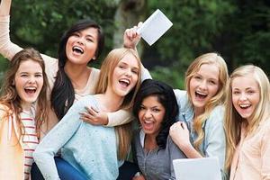 法国教育部“官宣”：在法留学生今年注册费暂不上涨