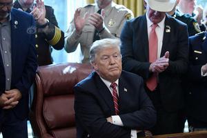 打击非法移民 美司法部长：一些寻求庇护者不得保释