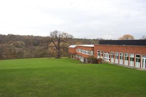 为抢生源 英国高校展开“招生大战”