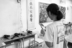 广铁一中考点为考生准备的吹风筒。信息时报记者 陆明杰 摄