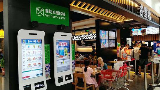 　吉野家在门店引入自助点餐机。图片来源：亿邦动力网