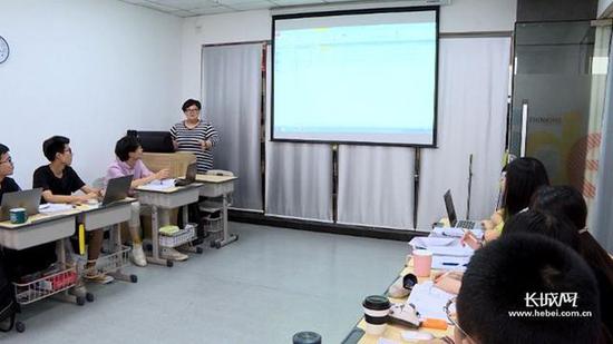 准备出国留学的学生们在上课。长城新媒体记者 张晨光 摄