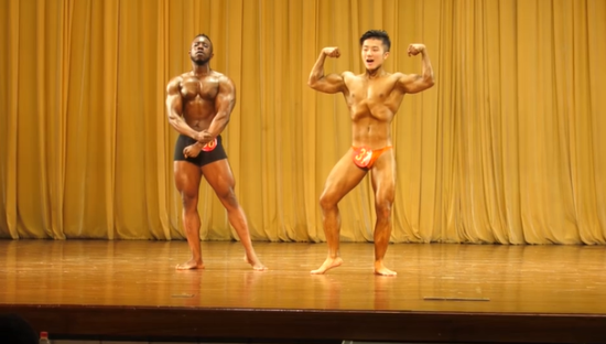 清华大学举办健美比赛 一大波学霸秀起了肌肉(图)