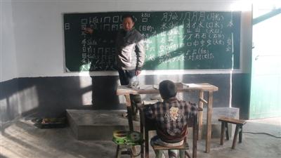 赖贞元老师正在给王龙泽上课