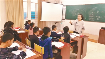 拉萨市少年宫内的作文辅导课堂。记者 孙文娟 摄