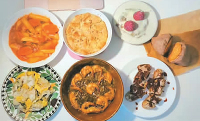 杨舒雯与来自不同国家的朋友做的大餐。