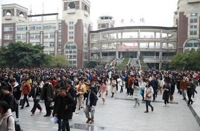 四川大学锦城学院考点。(四川省人事考试中心供图)
