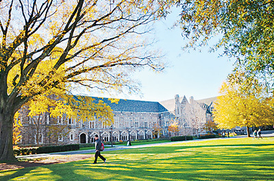 美国杜克大学校园一景。 　梅丽霞摄