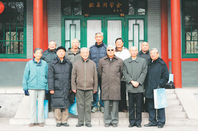 图为与会的首批赴美学者合影留念。
