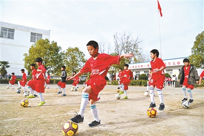 学校足球队水平在阜阳市名列前茅