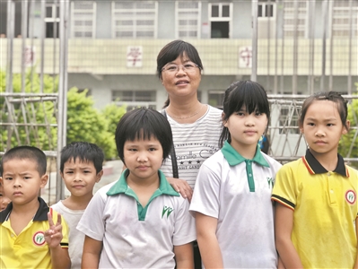 陈锡清和孩子们