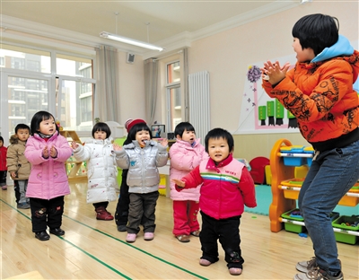 相比海外标准化、专业化的成熟运营服务体系,目前中国市场上的托育中心几乎没有专业独立的培育体系。