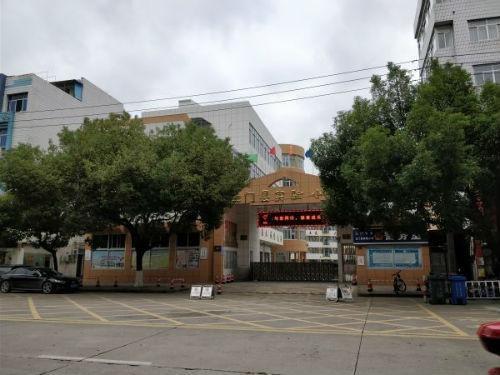 三门县实验小学正门 吴小飞 摄