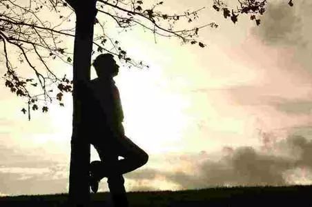 中产父母一辈子打工 只为孩子出国留学值得吗？