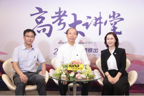 河北工业大学副校长吕志伟(中间);党委宣传部部长陈鸿雁(左3);招办副主任赵东磊(左1)